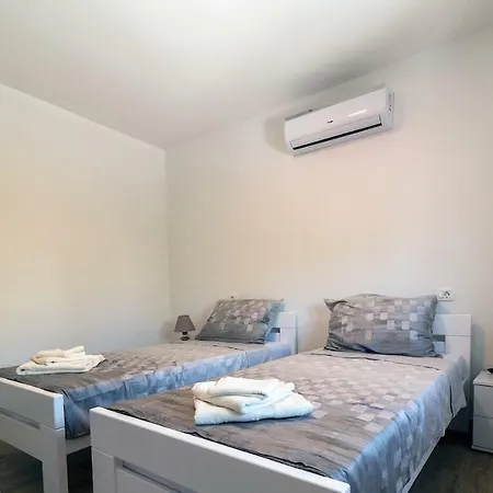 度假居 House Buzdonka *