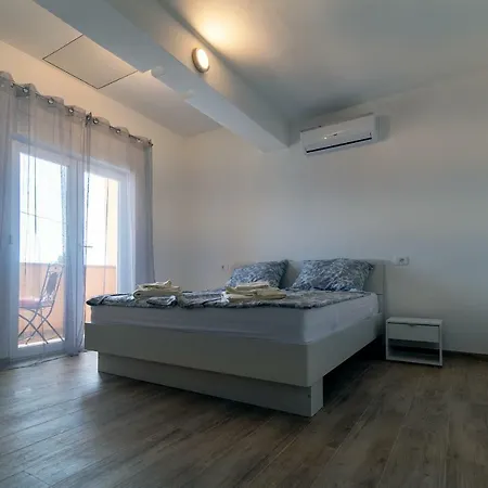 House Buzdonka * 普拉
