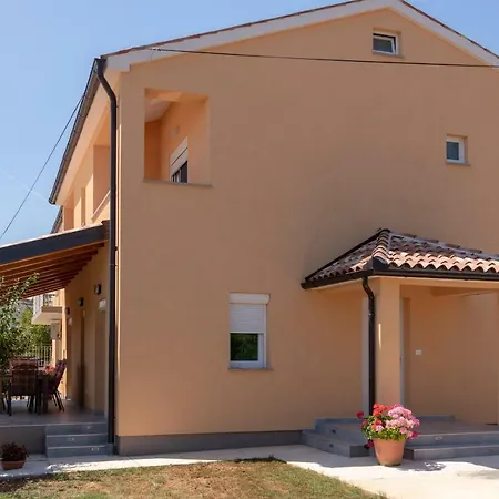 House Buzdonka 普拉